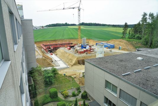 Baustelle Klinik Mallersdorf mit Kran Baublog