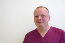 Altenpfleger Lars Herschbach MVZ Mallersdorf